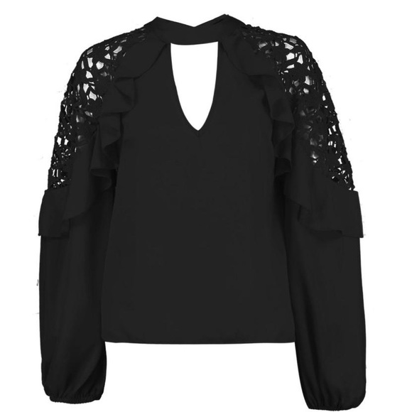 ❌🛑SOLD on ♏️🛑❌Crochet Ruffle Shoulder Blouse - Picture 2 of 7